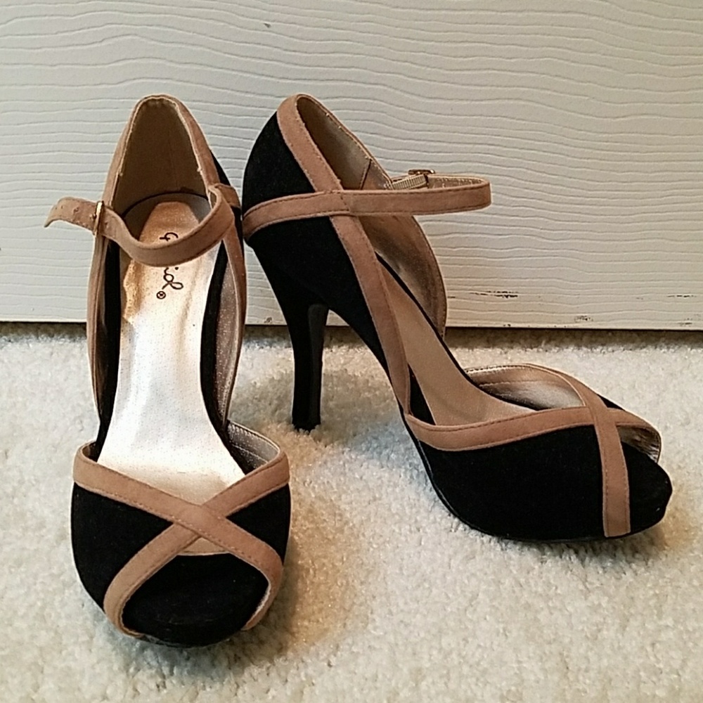 PRE-OWNED Qupid Peep Toe Heels